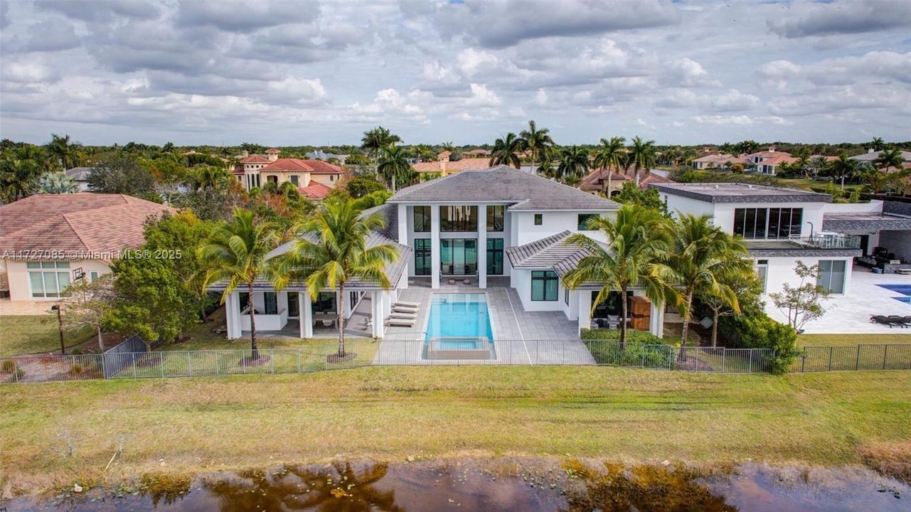 For Sale: $6,250,000 (7 beds, 8 baths, 9019 Square Feet)