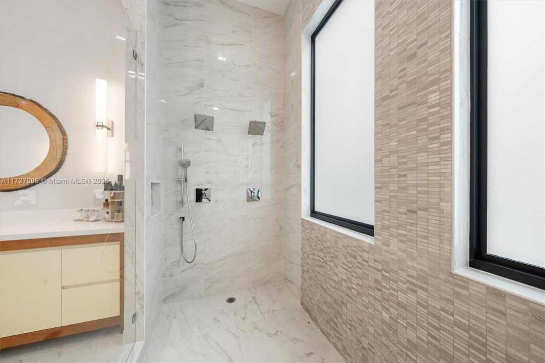 For Sale: $6,250,000 (7 beds, 8 baths, 9019 Square Feet)