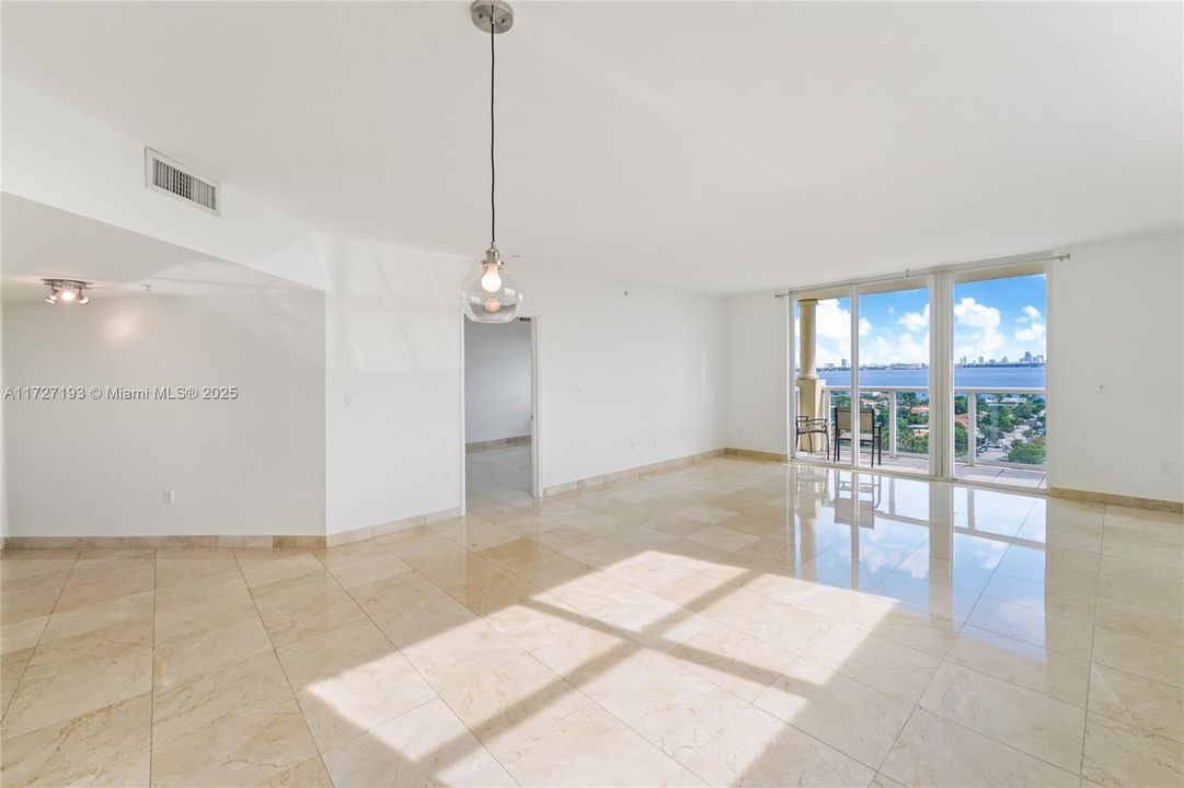 Recently Rented: $1,800 (1 beds, 1 baths, 932 Square Feet)