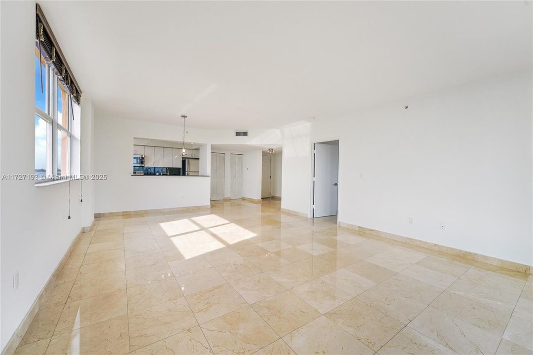 Recently Rented: $1,800 (1 beds, 1 baths, 932 Square Feet)