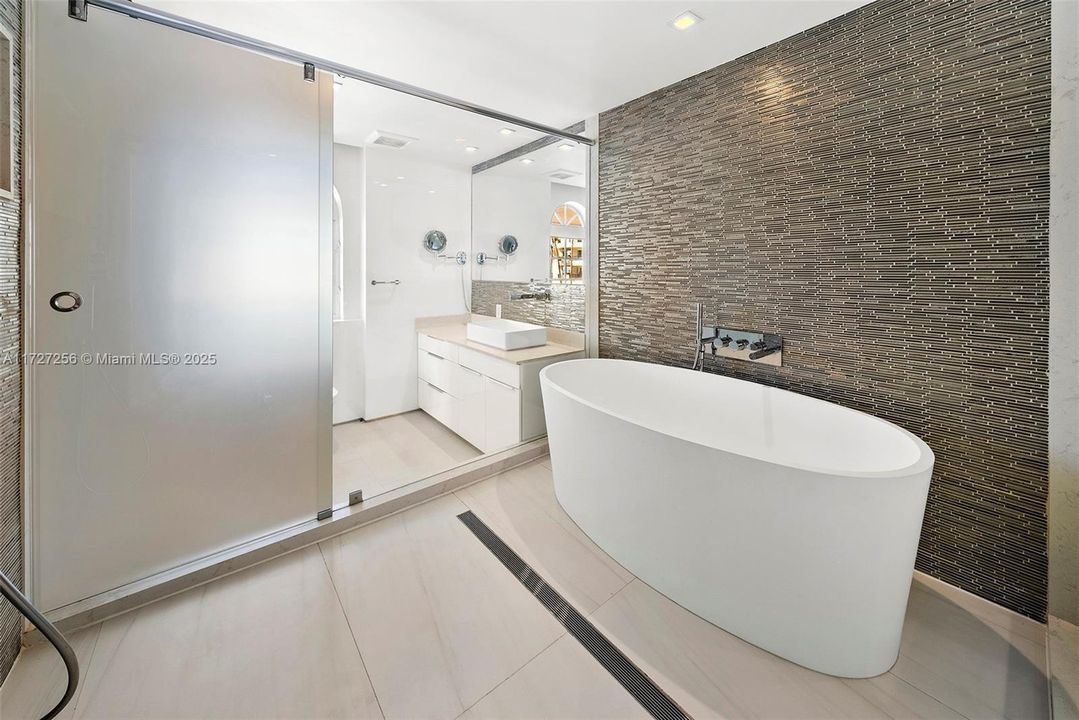 En Venta: $24,900,000 (7 camas, 7 baños, 7160 Pies cuadrados)