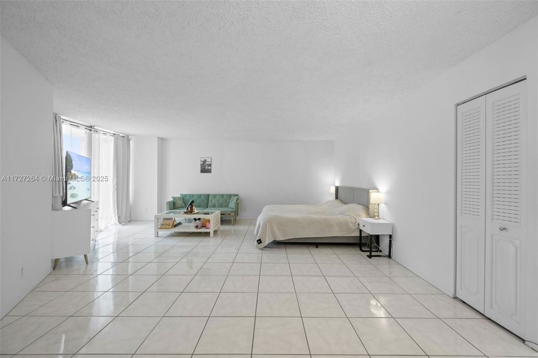 Recently Rented: $1,800 (1 beds, 1 baths, 875 Square Feet)