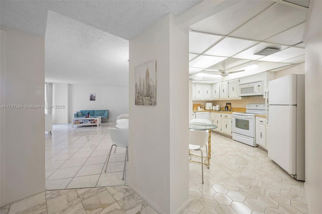 Recently Rented: $1,800 (1 beds, 1 baths, 875 Square Feet)