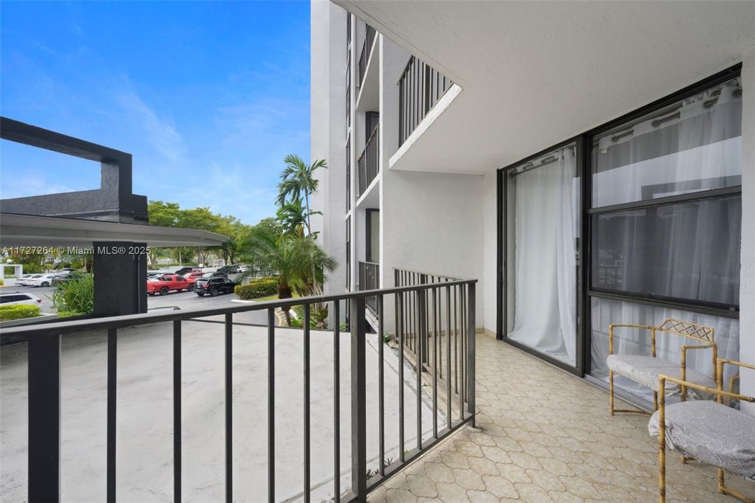 Recently Rented: $1,800 (1 beds, 1 baths, 875 Square Feet)