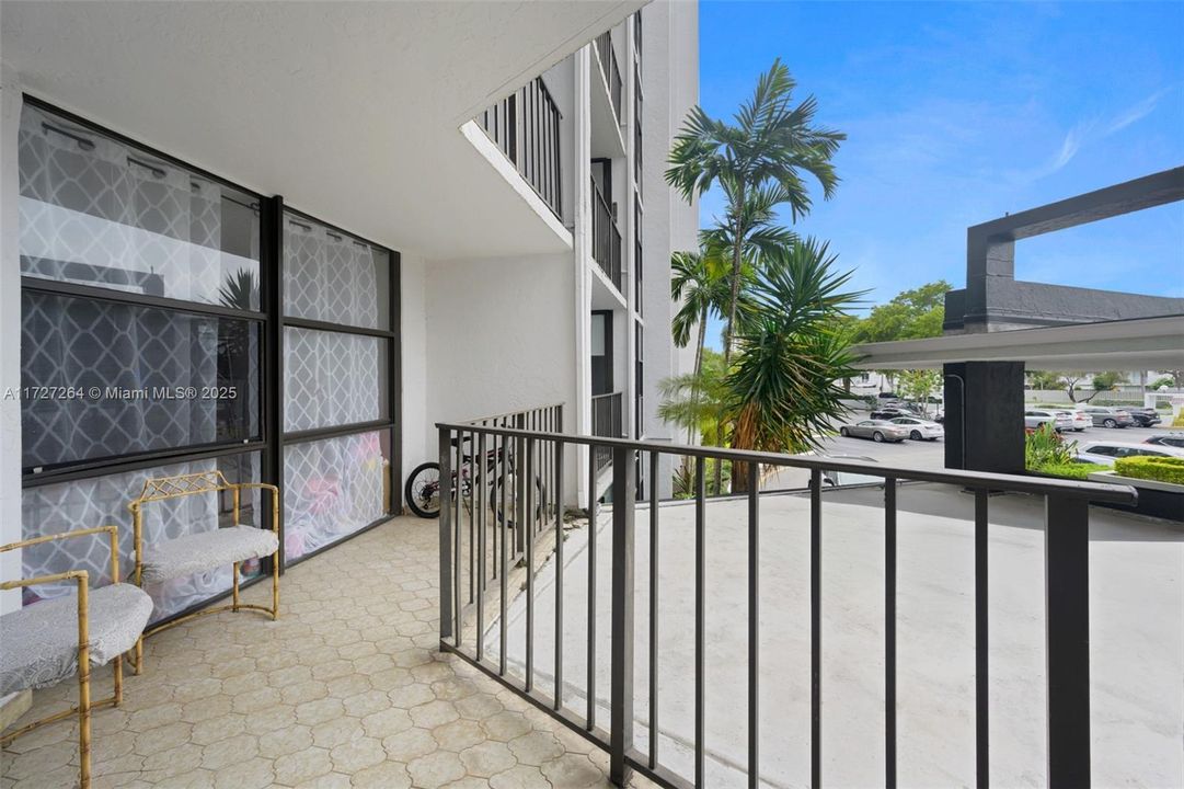 Recently Rented: $1,800 (1 beds, 1 baths, 875 Square Feet)