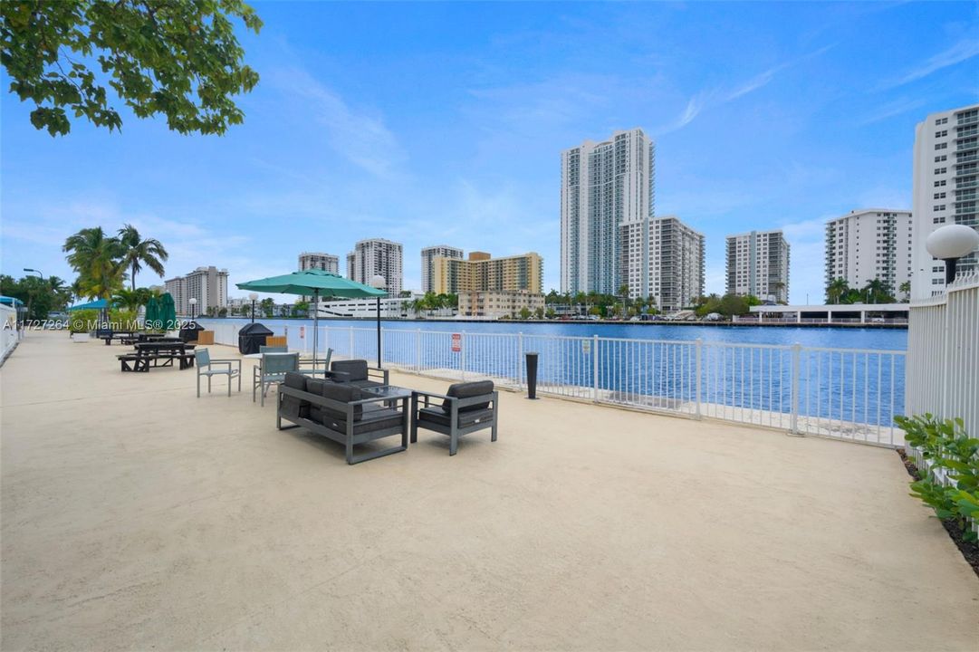 Recently Rented: $1,800 (1 beds, 1 baths, 875 Square Feet)