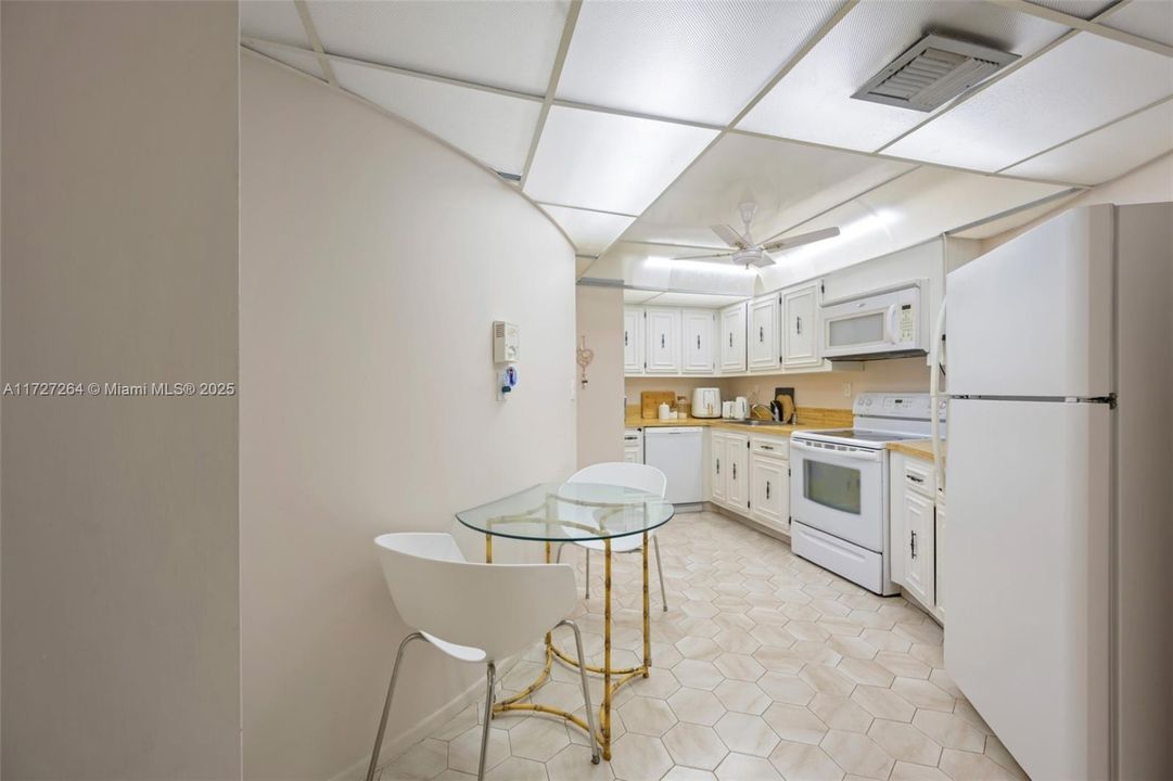 Recently Rented: $1,800 (1 beds, 1 baths, 875 Square Feet)