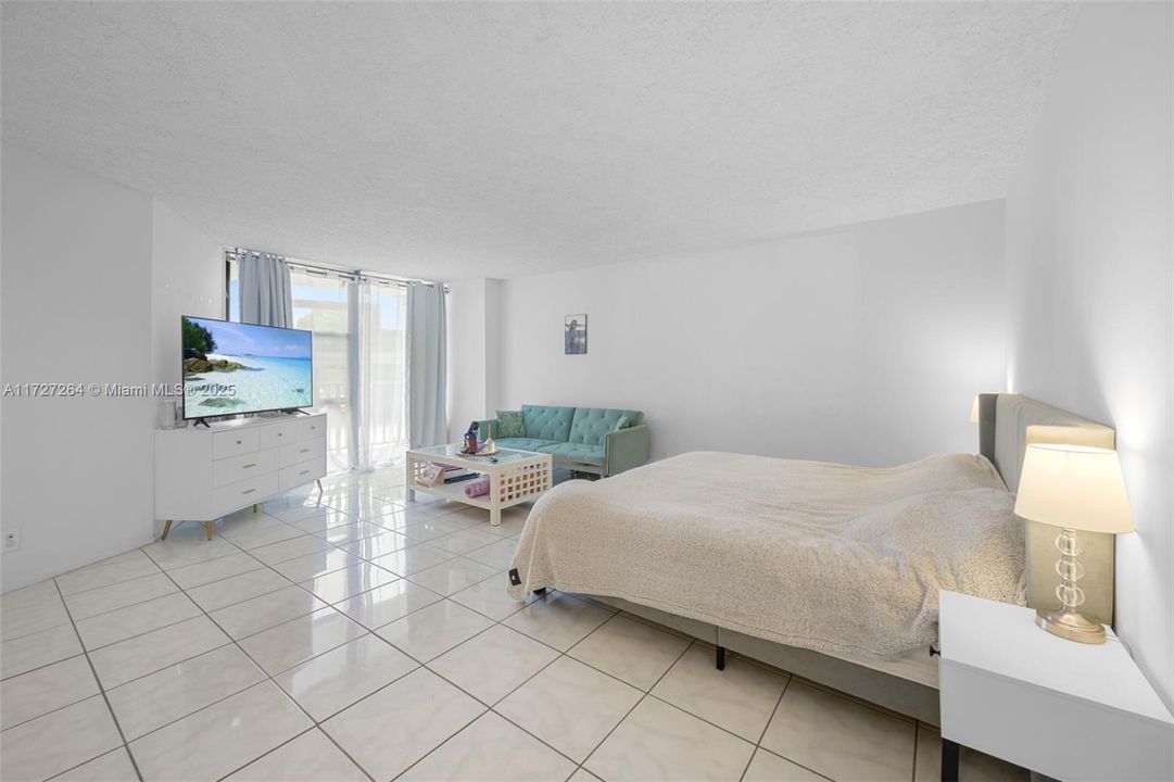 Recently Rented: $1,800 (1 beds, 1 baths, 875 Square Feet)