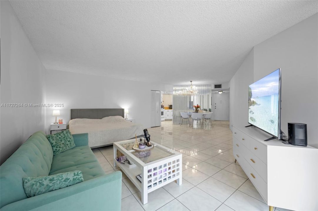 Recently Rented: $1,800 (1 beds, 1 baths, 875 Square Feet)