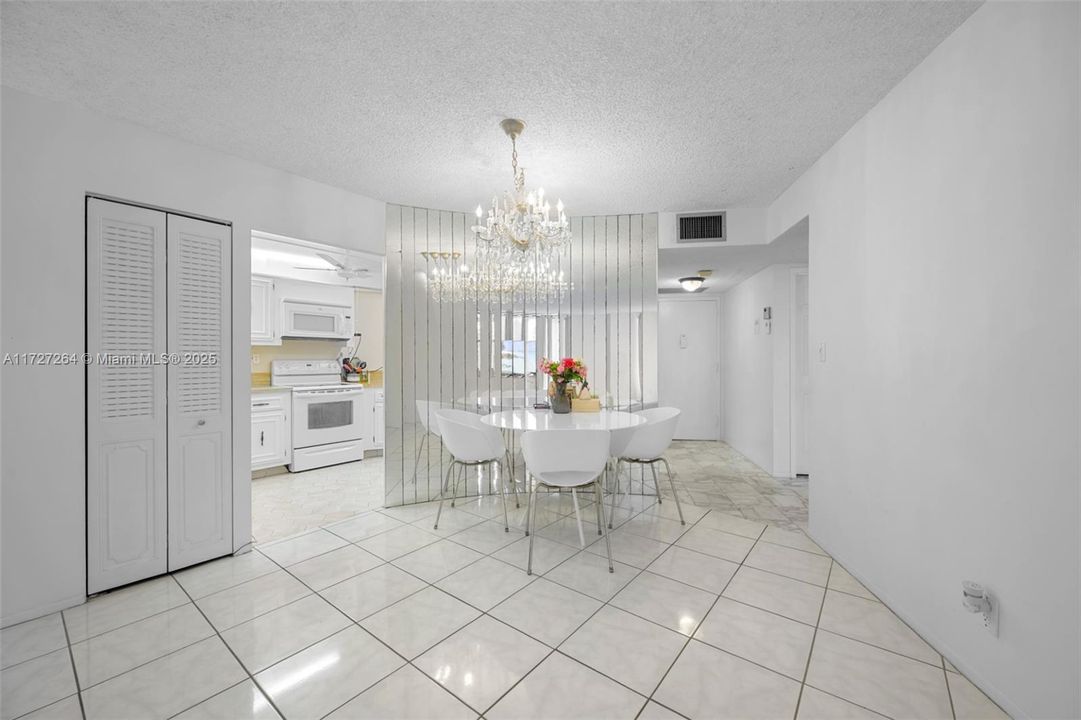 Recently Rented: $1,800 (1 beds, 1 baths, 875 Square Feet)