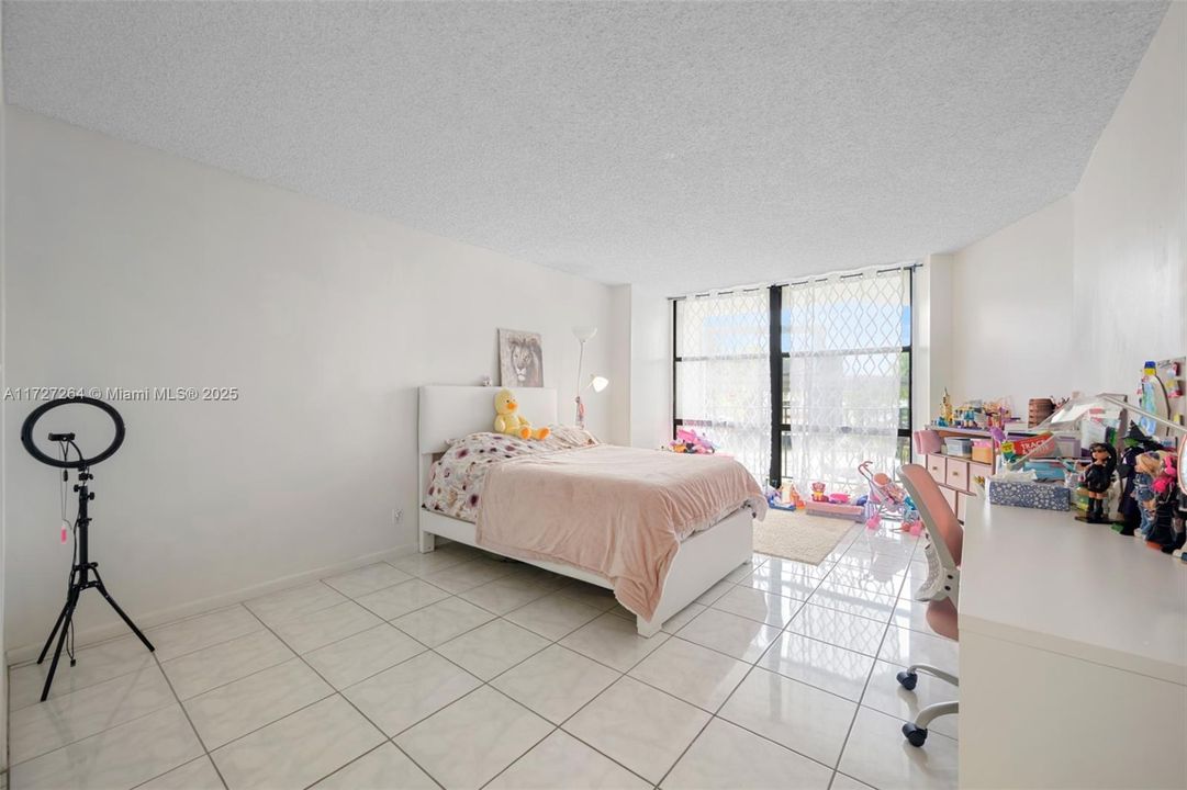 Recently Rented: $1,800 (1 beds, 1 baths, 875 Square Feet)