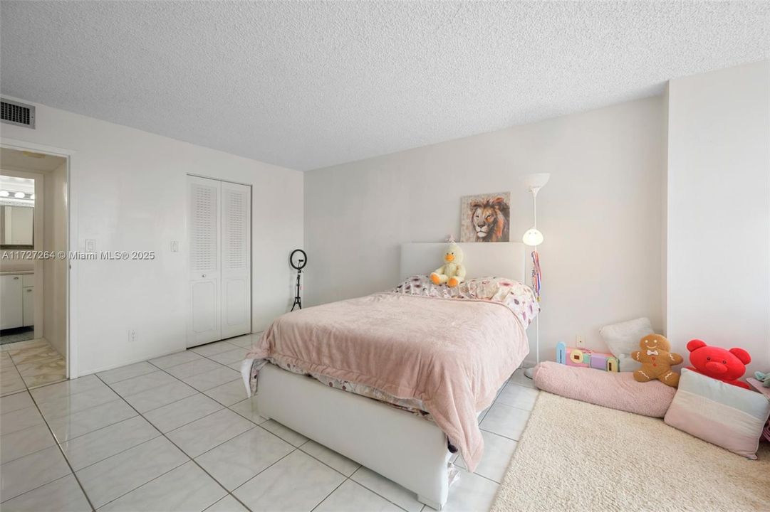 Recently Rented: $1,800 (1 beds, 1 baths, 875 Square Feet)