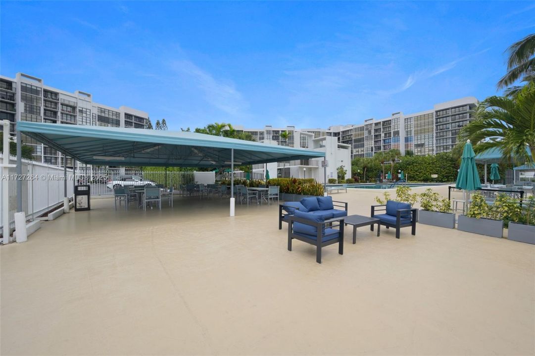 Recently Rented: $1,800 (1 beds, 1 baths, 875 Square Feet)