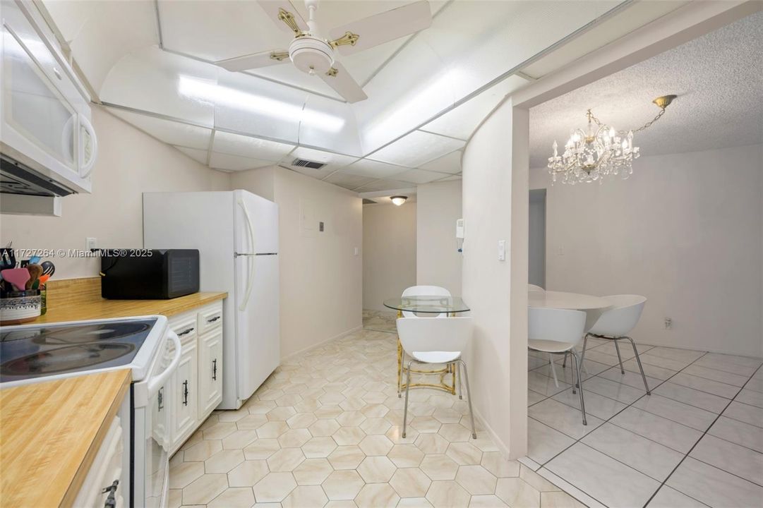 Recently Rented: $1,800 (1 beds, 1 baths, 875 Square Feet)