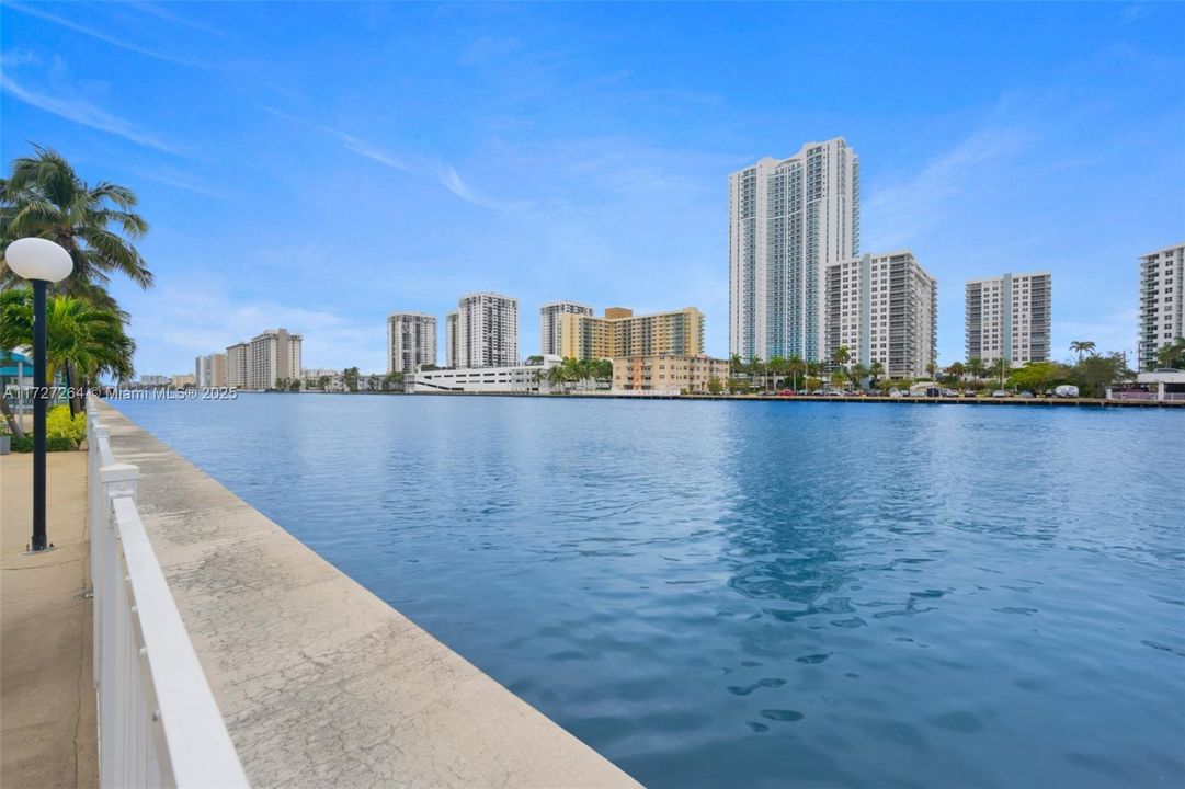 Recently Rented: $1,800 (1 beds, 1 baths, 875 Square Feet)