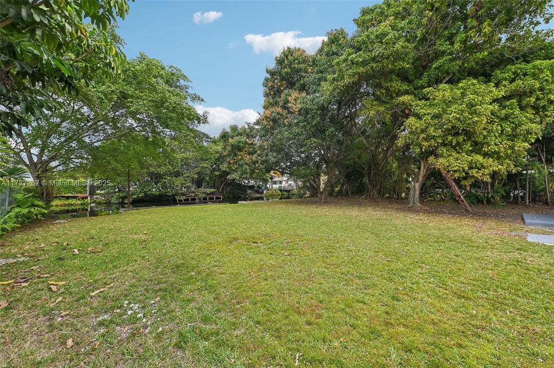 For Sale: $895,000 (3 beds, 2 baths, 2216 Square Feet)