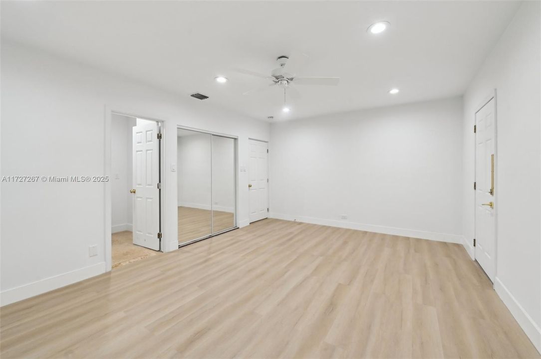 For Sale: $895,000 (3 beds, 2 baths, 2216 Square Feet)