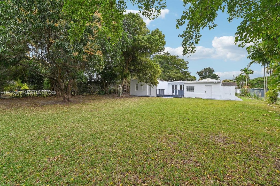 For Sale: $895,000 (3 beds, 2 baths, 2216 Square Feet)