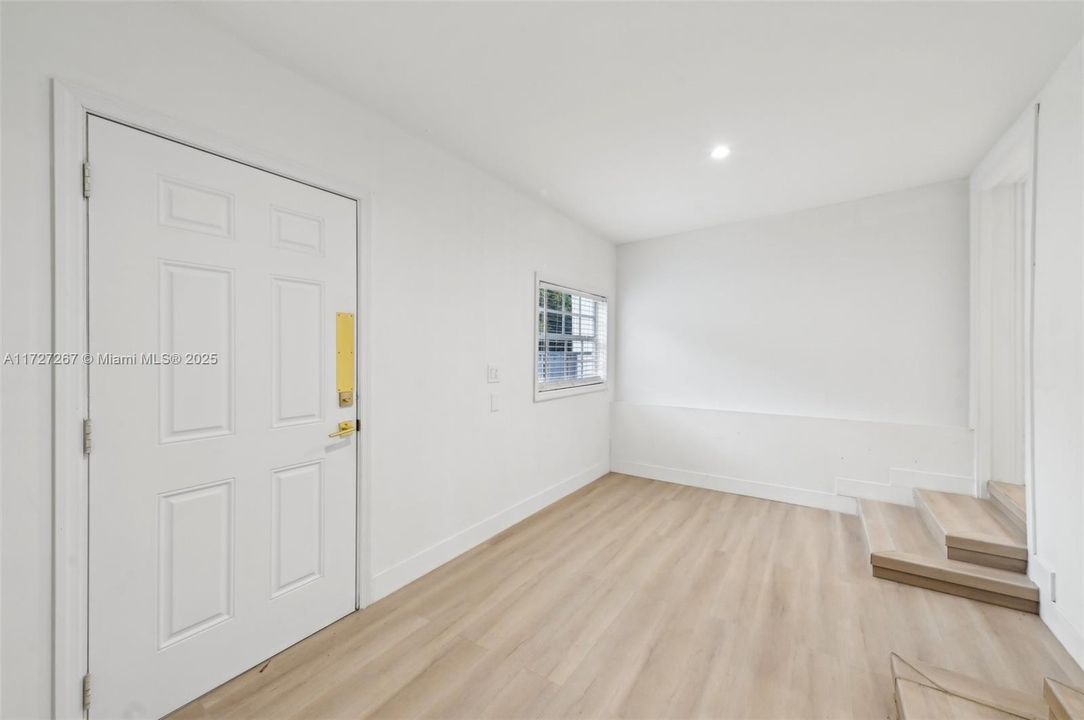 For Sale: $895,000 (3 beds, 2 baths, 2216 Square Feet)