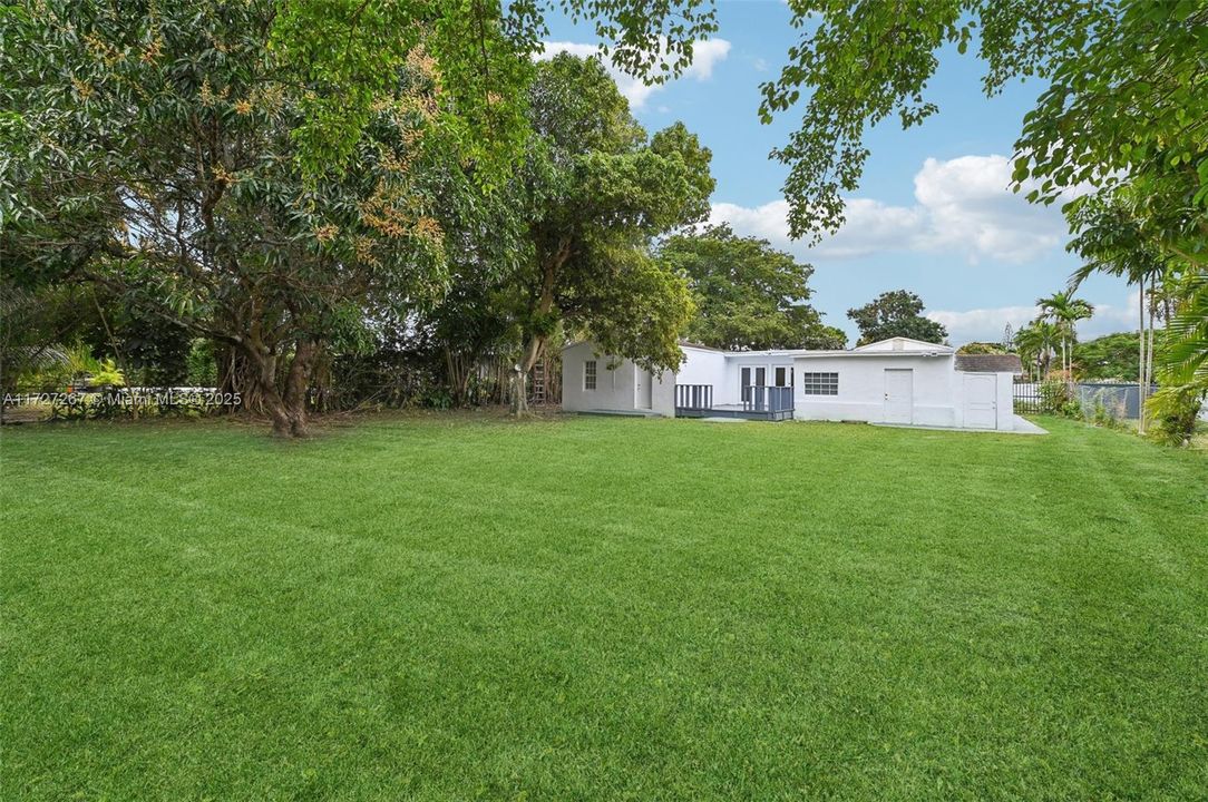 For Sale: $895,000 (3 beds, 2 baths, 2216 Square Feet)