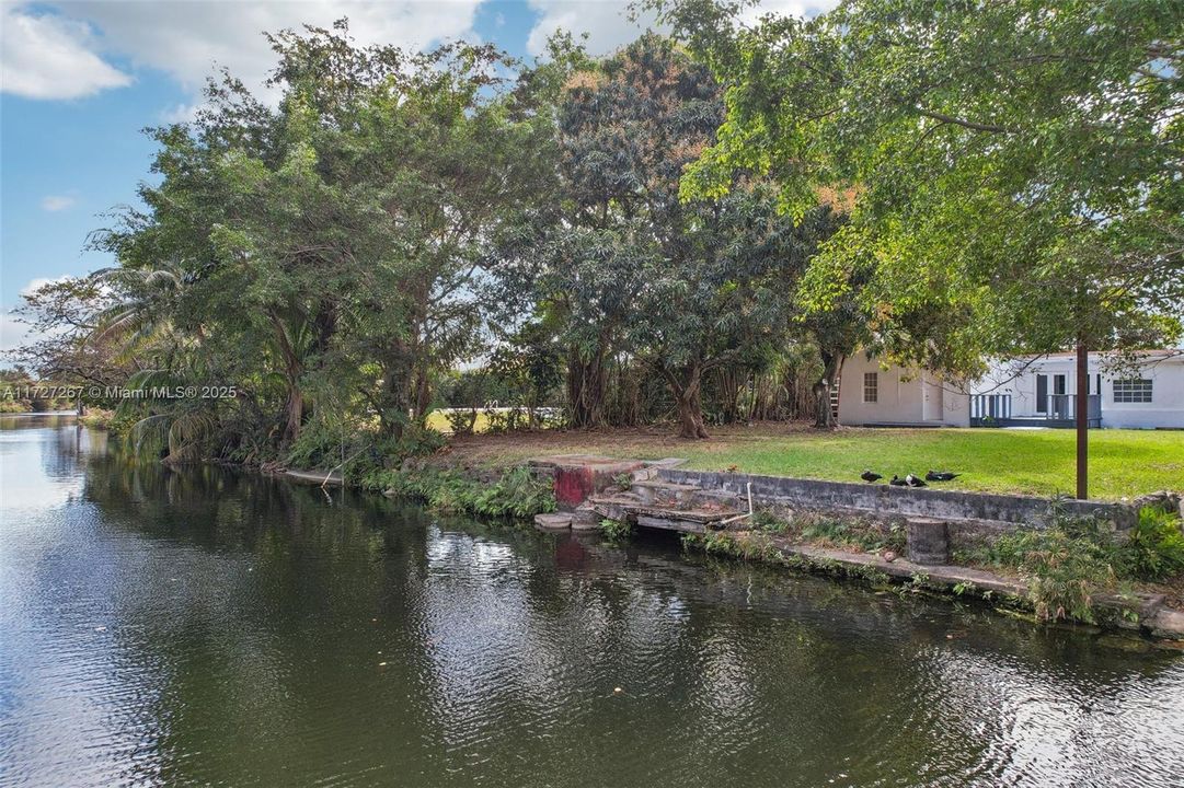 For Sale: $895,000 (3 beds, 2 baths, 2216 Square Feet)