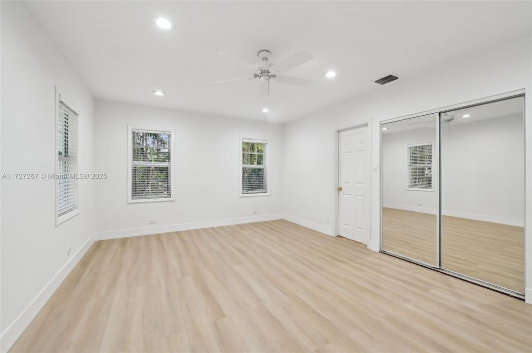 For Sale: $895,000 (3 beds, 2 baths, 2216 Square Feet)