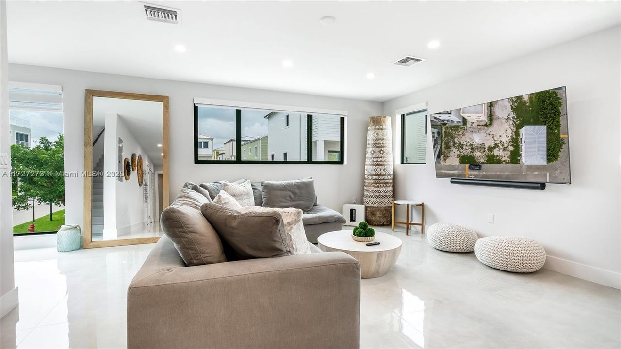 Недавно арендовано: $4,300 (4 спален, 2 ванн, 1760 Квадратных фут)