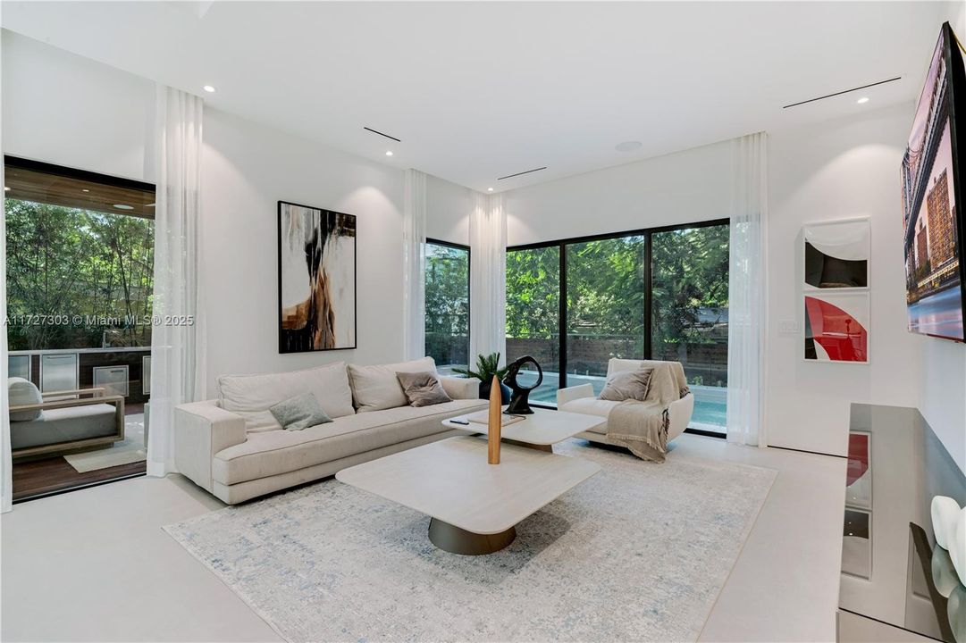 Недавно продано: $6,150,000 (5 спален, 5 ванн, 0 Квадратных фут)