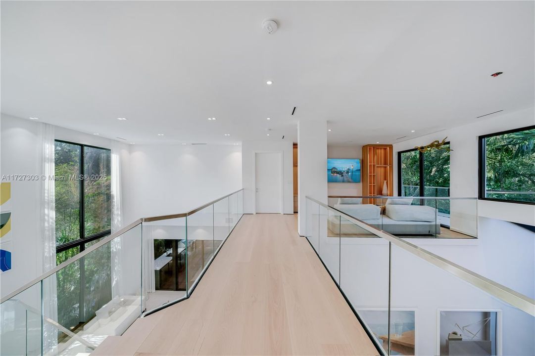 Notice how wide this corridor is - giving you a sense of ample space