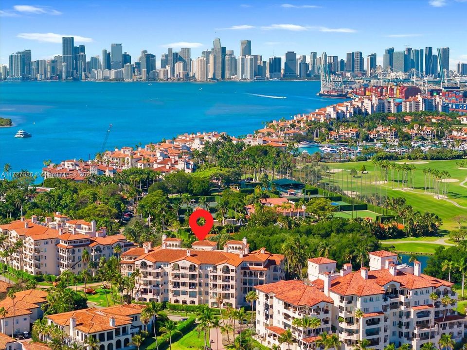 Recently Sold: $2,390,000 (2 beds, 2 baths, 1429 Square Feet)