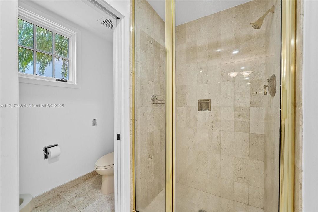 Recently Sold: $2,390,000 (2 beds, 2 baths, 1429 Square Feet)