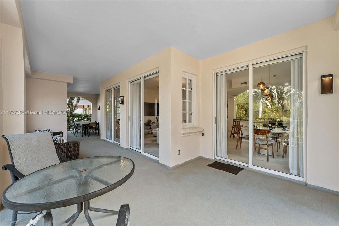 Recently Sold: $2,390,000 (2 beds, 2 baths, 1429 Square Feet)