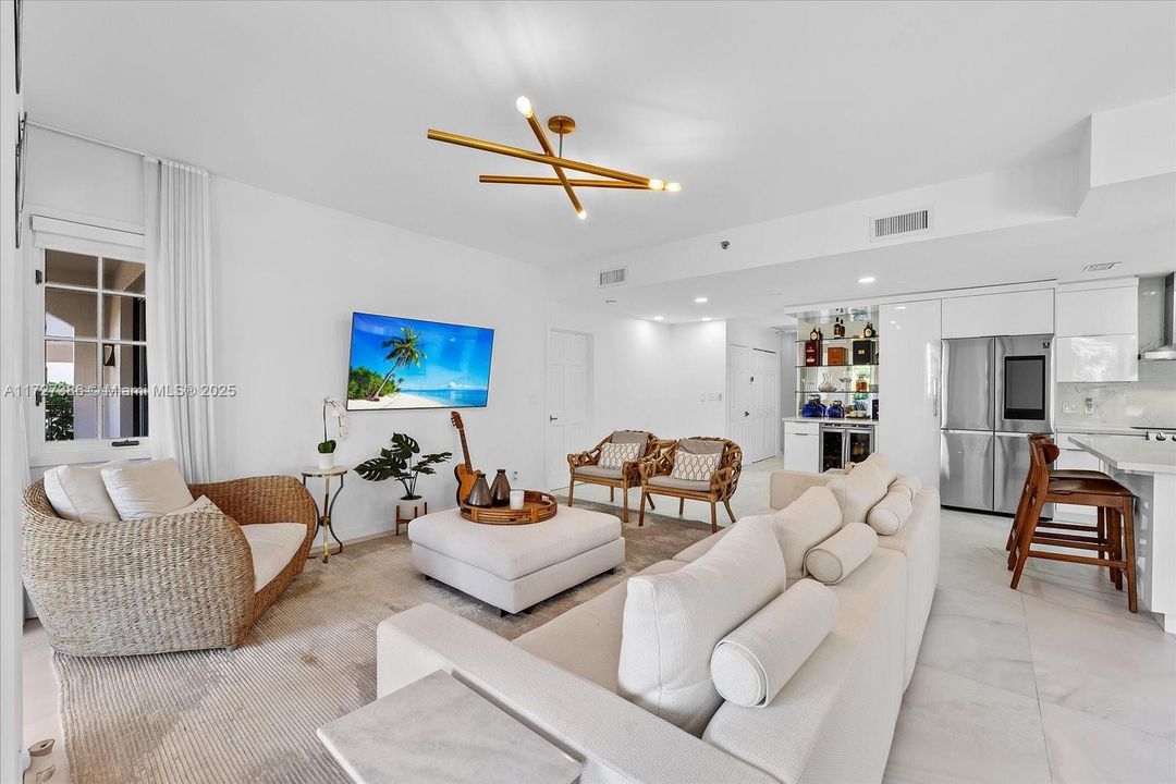 Recently Sold: $2,390,000 (2 beds, 2 baths, 1429 Square Feet)