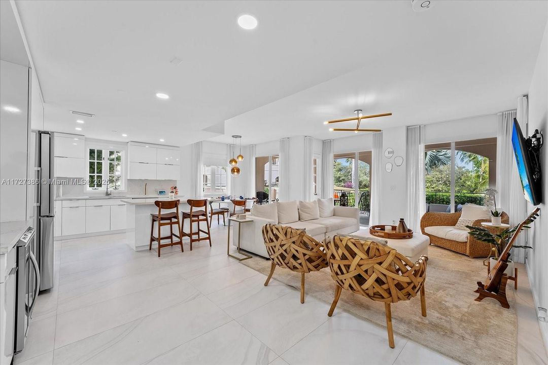 Recently Sold: $2,390,000 (2 beds, 2 baths, 1429 Square Feet)