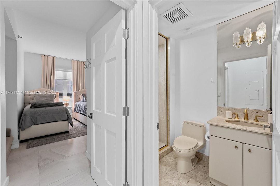 Recently Sold: $2,390,000 (2 beds, 2 baths, 1429 Square Feet)