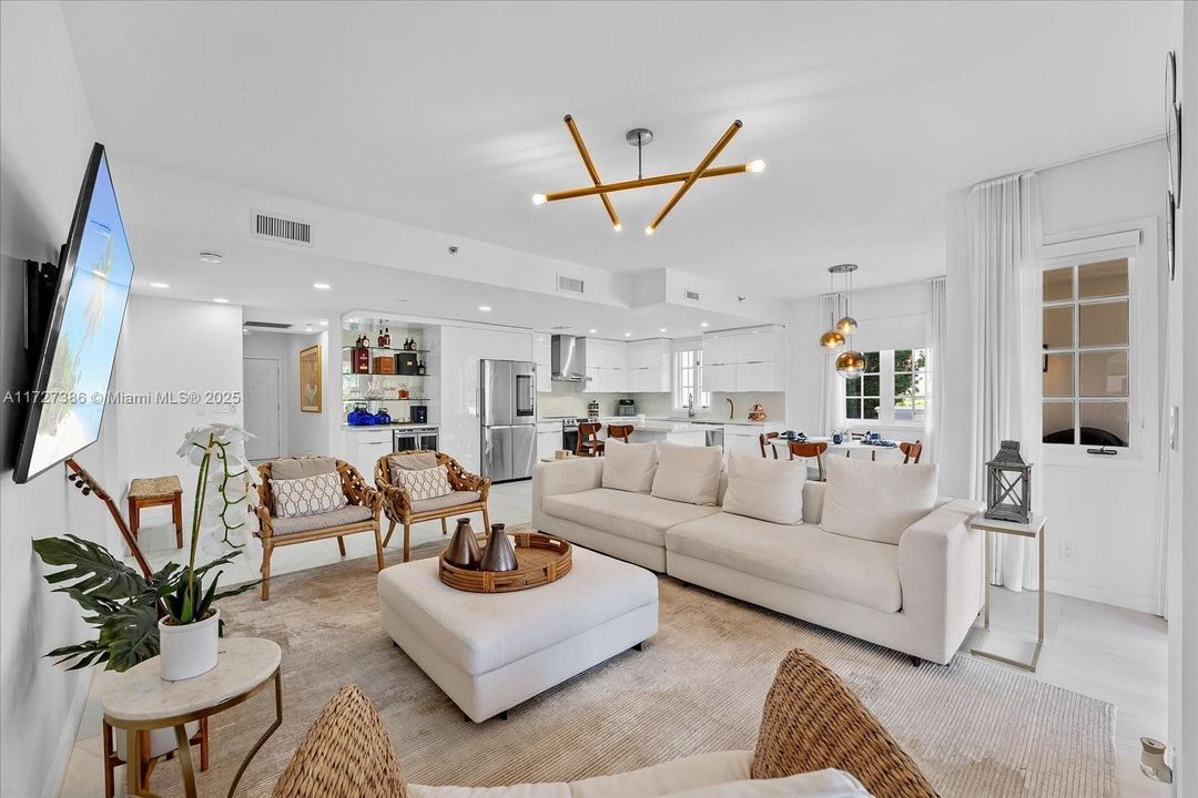 Recently Sold: $2,390,000 (2 beds, 2 baths, 1429 Square Feet)