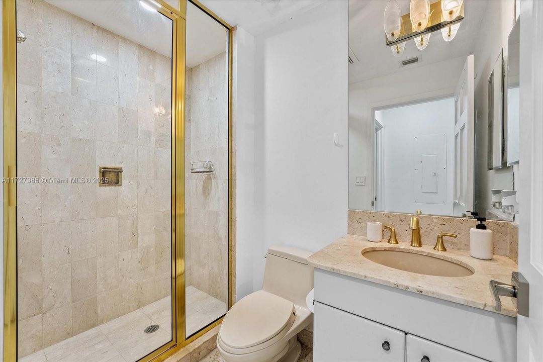 Recently Sold: $2,390,000 (2 beds, 2 baths, 1429 Square Feet)
