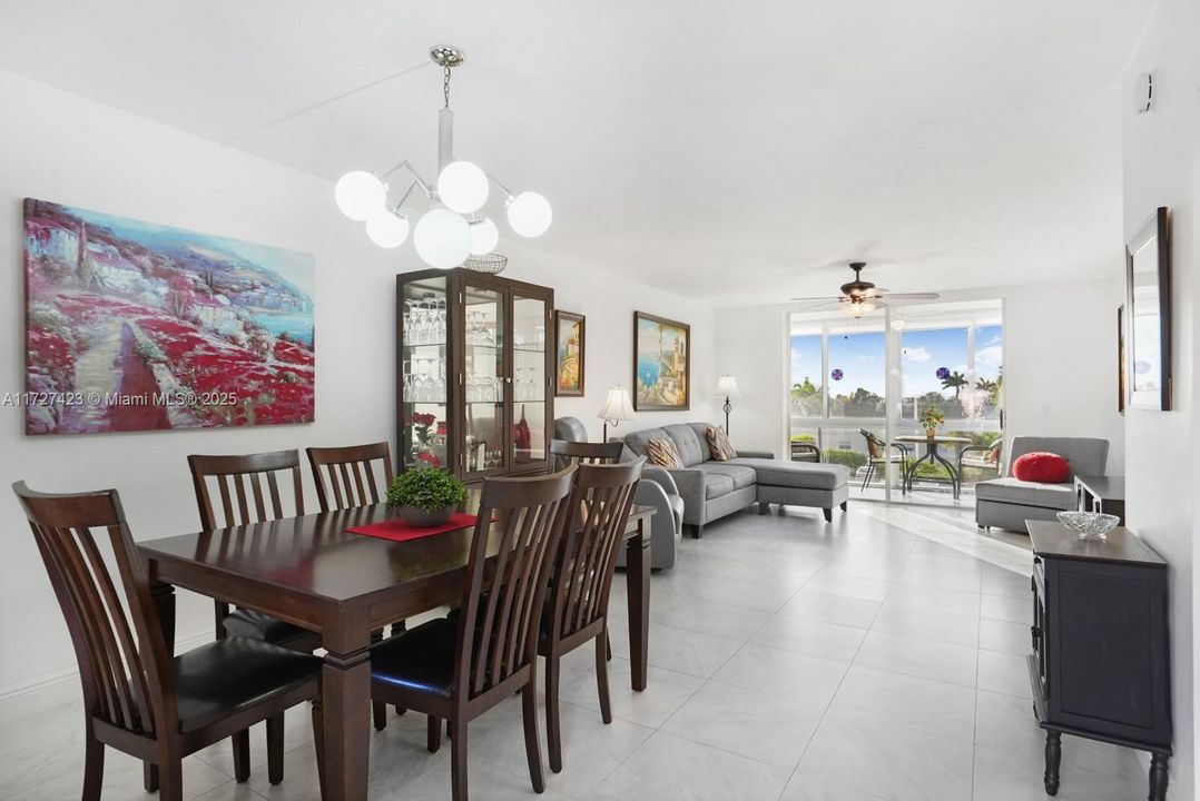 For Sale: $95,000 (1 beds, 1 baths, 748 Square Feet)