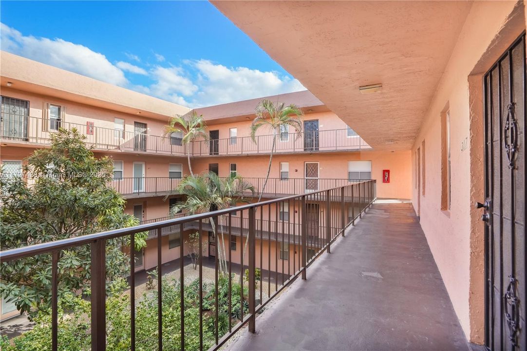 For Sale: $95,000 (1 beds, 1 baths, 748 Square Feet)