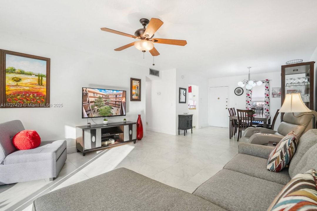 For Sale: $95,000 (1 beds, 1 baths, 748 Square Feet)