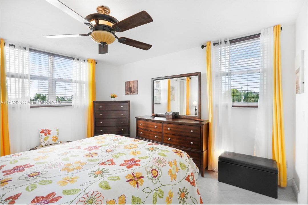 For Sale: $95,000 (1 beds, 1 baths, 748 Square Feet)