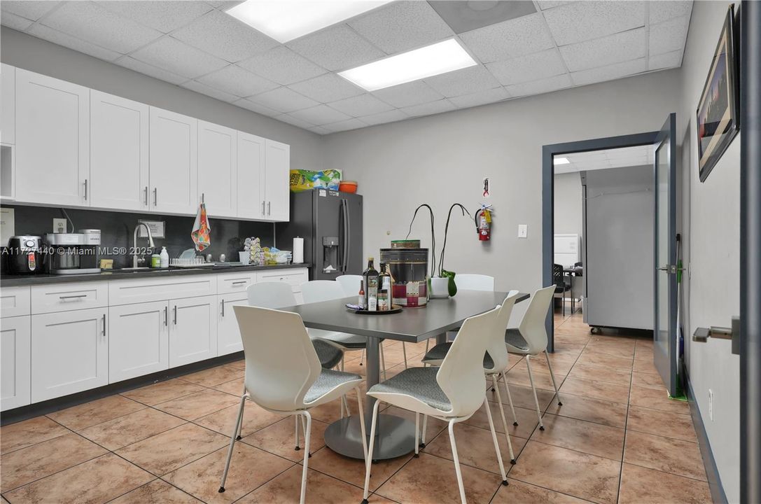 最近售出: $1,150,000 (0 贝兹, 0 浴室, 0 平方英尺)