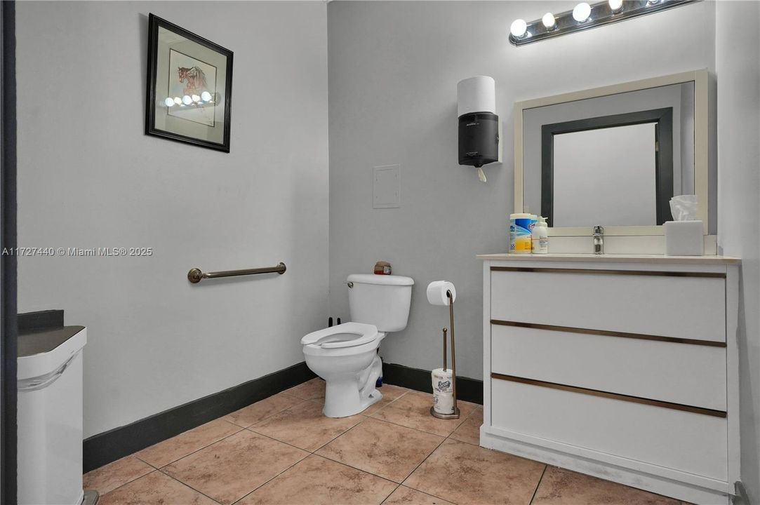 最近售出: $1,150,000 (0 贝兹, 0 浴室, 0 平方英尺)