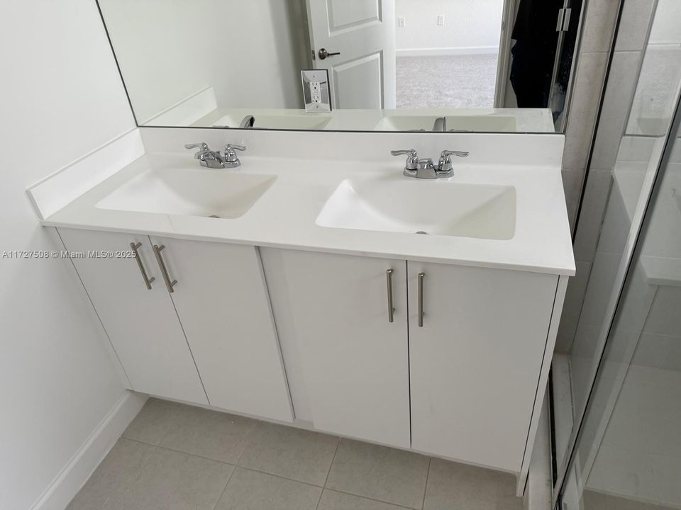 Recently Rented: $3,300 (3 beds, 2 baths, 1368 Square Feet)