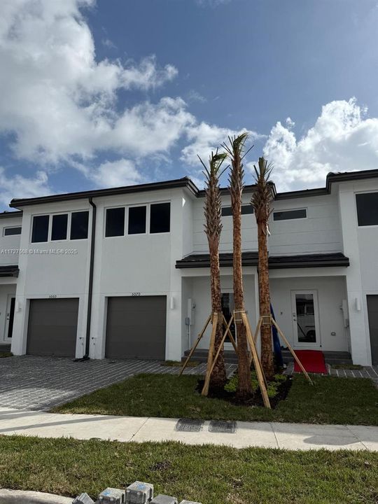 Recently Rented: $3,300 (3 beds, 2 baths, 1368 Square Feet)