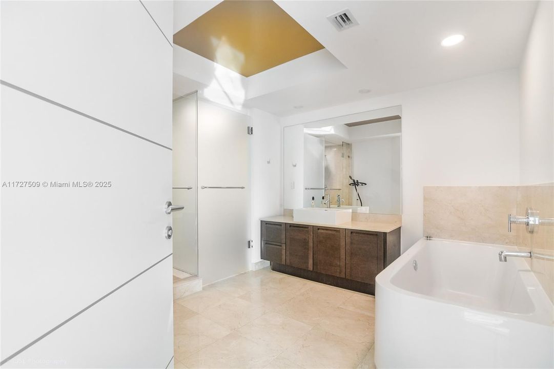 Recently Sold: $935,000 (3 beds, 2 baths, 1492 Square Feet)