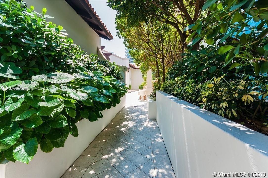 Recently Sold: $935,000 (3 beds, 2 baths, 1492 Square Feet)