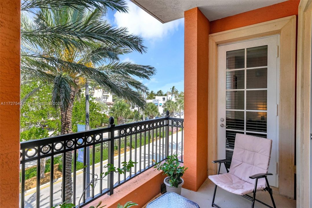 Recently Sold: $949,990 (2 beds, 2 baths, 1490 Square Feet)