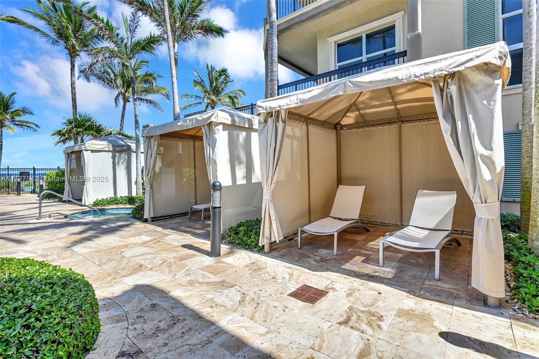 Recently Sold: $949,990 (2 beds, 2 baths, 1490 Square Feet)