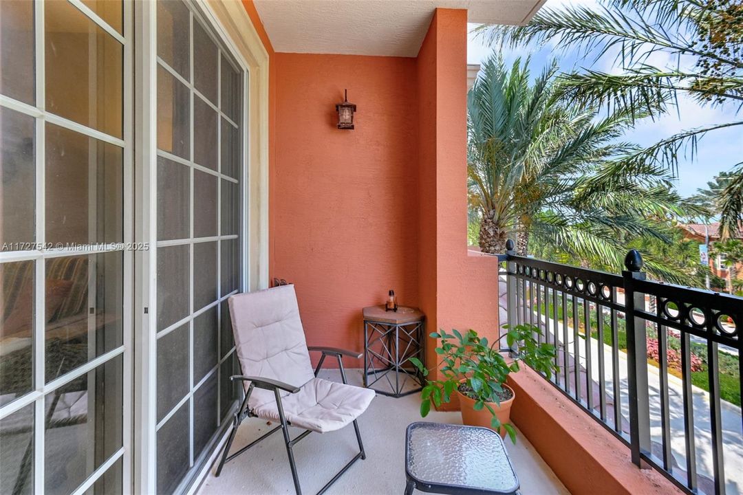 Recently Sold: $949,990 (2 beds, 2 baths, 1490 Square Feet)